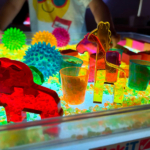 mesa-luz-y-metacrilato-de-colores-ceip-escriptor-canyis