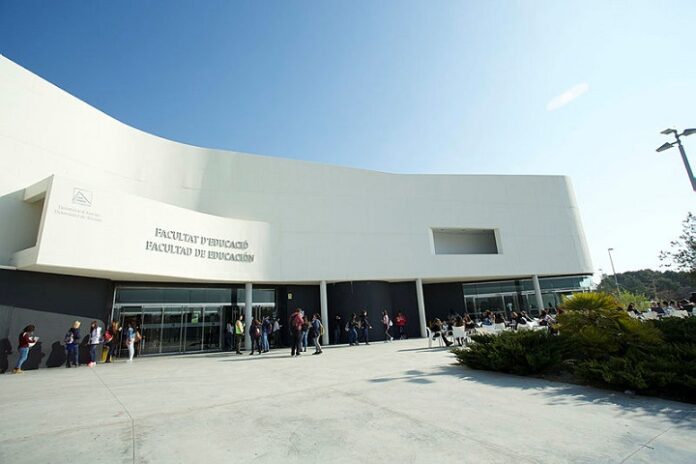El projecte educatiu del CEIP Escriptor Canyís desperta l'interés de la Universitat d'Alacant