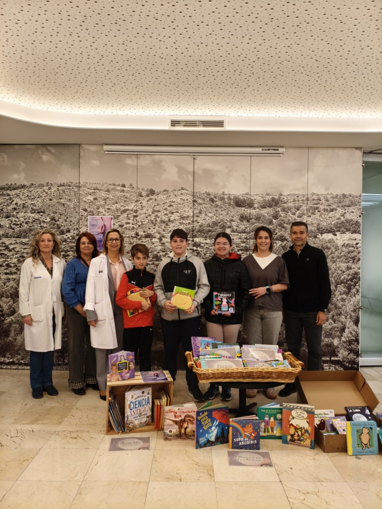 📚 Solidaritat que cura: lliurament de llibres a l’Hospital d’Elda